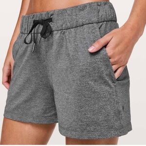 Women's size 10 heathered black ON the Fly Short. 2.5” NWOT non smoking home